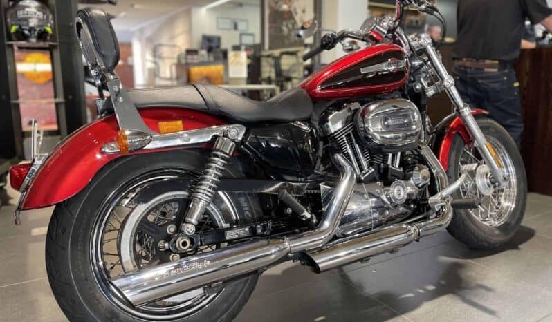 
								2012 Harley-Davidson 1200 Custom (XL1200C) full									
